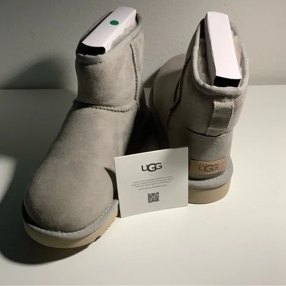UGG MINI CLASSIC II BOOTS RARE GOAT SIZE 7 ‘ONLY ONE ☝️ LEFT’ - Picture 7 of 12